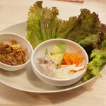 トンテキ食堂8 - 豚みそをレタスで包んで(450円)