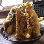 居喰処 光 - 2020/12/02
      天丼 1,000円 チャージ 100円