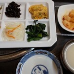 韓国料理 新 漢松 - パンチャンとマッコリ