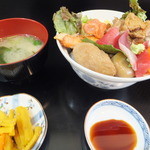 お食事処 魚がしおき - ランチの「まかない丼」¥500