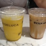 DEAN & DELUCA MARKET STORES - 2012/08 マンゴーヨーグルトフラッペ（M）500円、アイスカフェラテ（S）350円