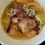 鶏豚骨ラーメン 麺屋かがり - 鶏豚骨ラーメン炙り