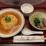 Chuugoku Ryouri Ritoru Shanhai - 本日の日替りランチ
                        あっさりあんのふわとろ天津飯❗️
                        ミニチャーシュー麺❗️
