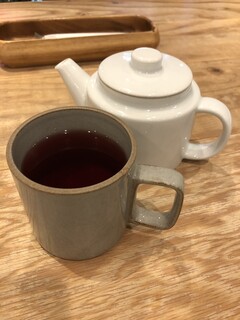 Salt Water Table - たっぷりの紅茶