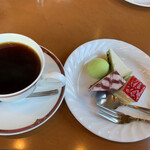 Manderin - デザートとコーヒー。コーヒー飲めないので紅茶とか選べれば良かった(;´・`)>シャーベットが美味しい!!