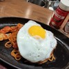 喫茶 千歳 - ナポリタン。目玉焼きか、溶き卵か、選べます。