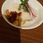 幸せを感じるワインと空飛ぶ唐揚げバル バル平 - 