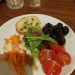 幸せを感じるワインと空飛ぶ唐揚げバル バル平 - 