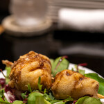 わいん食堂 Chez とし - お通し（300円）生麩と鰻のベニエ