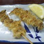 鶴亀 - 鶏皮２本 200円(税込)(2020年11月30日撮影)