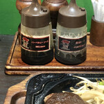加真呂 - バーベキューソースと醤油ソース