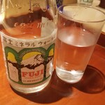 銀座 しのはら - チェイサーの富士ミネラルウォーター