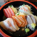 Sakura Suisan - 刺身五種盛り定食880円（ご飯、みそ汁、生玉子、お新香、おかわり自由）