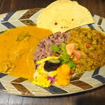 森林食堂 - 長期熟成鶏とチキンカレーとぶどう豚さんの粗挽きキーマカレー、