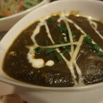 インド創作ダイニング&バー Spice Art - ほうれん草ベース、キーマとコーンのカレー