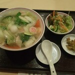 湘南菊華大飯店 - 本来はサラダは付かないみたいです…！