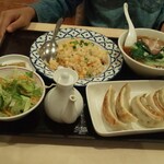 湘南菊華大飯店 - 半ラーメン･半炒飯･餃子セット♪