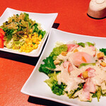 大平楽 - 温泉卵のシーザーサラダ＆フレッシュサラダ