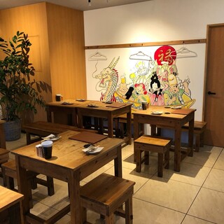 An eye-catching interior with the Seven Lucky Gods♪