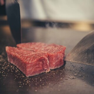 臨場感たっぷりの鉄板焼き