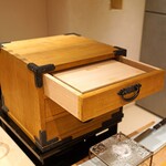 三谷 - 鮨種入れ小桐箪笥