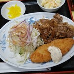 中華飯店 ごくう - 本日のサービス品焼肉セット白身魚のフライ付（ご飯大盛り）