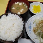 Chuukahanten Gokuu - 本日のサービス品焼肉セット白身魚のフライ付（ご飯大盛り）