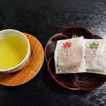 旅荘 かわぐち - 茶菓子はやはりもみじ饅頭