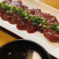 焼肉の龍園 小倉本店 - レバ刺し