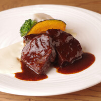 牛ホホ肉の赤ワイン煮込み