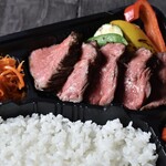 牛赤身肉ステーキ弁当