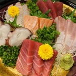 味処　八右衛門 - 豊洲市場直送の天然マグロをご堪能下さい