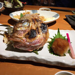 Toriiebisu - 中落ち焼き、鯛の兜、サーモン、ブリ