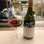 赤白 - ピノノワール　税別2500円
      ワインリストにはいちごミルクキャンディーと紹介されていました