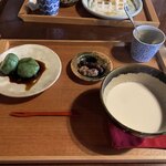 城藤茶店 - 草もちの黒蜜がけ