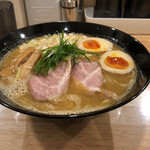 麺屋 K - なかなか良いビジュアルです。