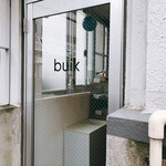 Buik - 雑居ビルの入り口のようなドア