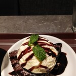 STAND by bookandbedtokyo - 