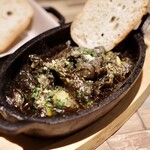 Braised black tripe with baguette