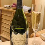 日本橋 蕎ノ字 - ☆ 誕生会で特別に乾杯はドン・ペリニヨン 白 2008年で。2008年のドンペリは当たり年のヴィンテージで1990年以来の最高ヴィンテージと言われいる。