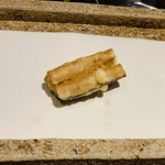 日本橋 蕎ノ字 - ■れんこん
      ☆静岡掛川産のれんこん。
      ◎甘味が増したレンコン。塩で頂く。