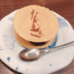 あなごと日本酒 なかむら - 中には、季節のアイスを。本日は栗でした！ばりうまい！