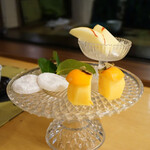 乳頭温泉郷 妙乃湯 - 甘味：アイス大福 椿見立て、県産 紅あかり、柿