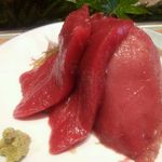 亀喜寿司 - 鮪マグロ漬 (２種。１３０㎏級本鮪天身 、７０㎏級めばち鮪の尾に近いヴイのはがし)