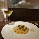 創作イタリアン Gemelli - 白ワイン＆黒胡椒を利かせたカルボナーラスパゲッティーニ