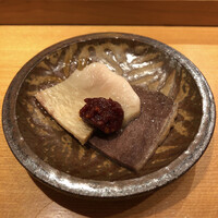 すし 喜邑 - 鯨のウネ、ヤンニョム添え