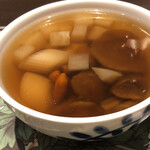 中国四川酒家 蔓山 - 源助大根と干し海鼠ののスープ