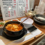 白釜飯 純豆腐火鍋 まん馬 - 海鮮スンドゥブ定食¥1350にプラス¥100で石釜ご飯に。