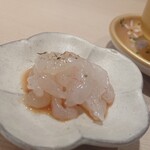 季節料理と地酒 裕 - 白海老ポン酢(富山県産)
丁寧に手剥きされた身そのものが甘い。