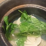 季節料理と地酒 裕 - 蛤とクレソン土瓶蒸し～クレソンの香り爽やか◎甘く深い蛤出汁をいただき弾力強い身を噛みしめる。日本酒を頂戴イタシマス。